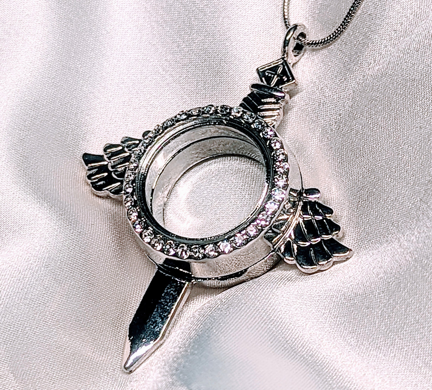 Winged_Sword_Locket_pearlenvy