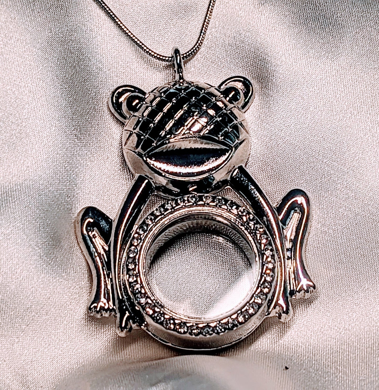 Frog_Floating_Locket_pearlenvy