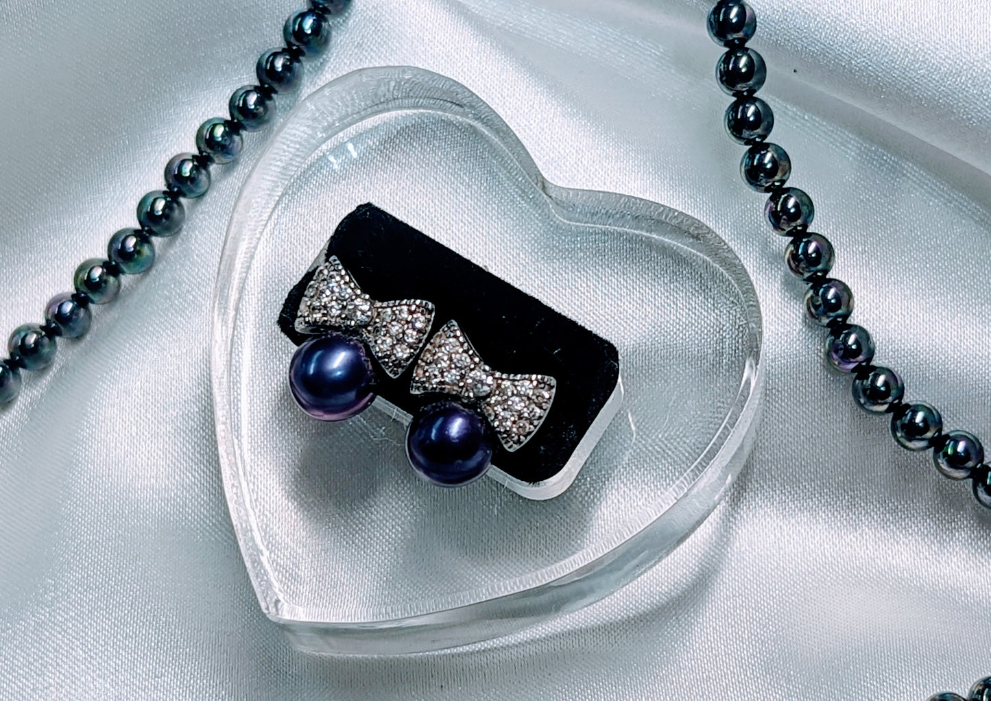 Enchanting_Bow_Earrings_(Pearls_Included)_pearlenvy