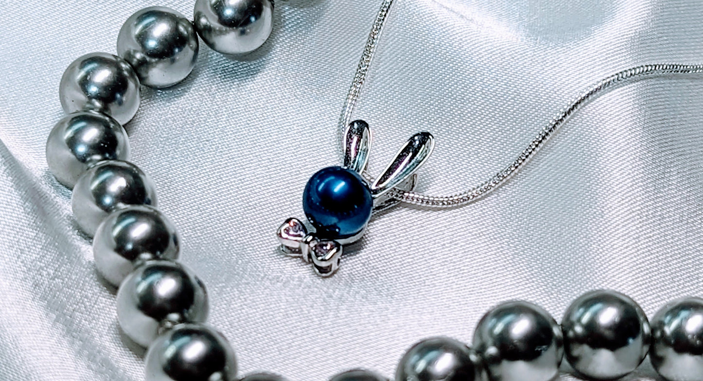 Foxy_Envy_Bunny_Pendant_pearlenvy