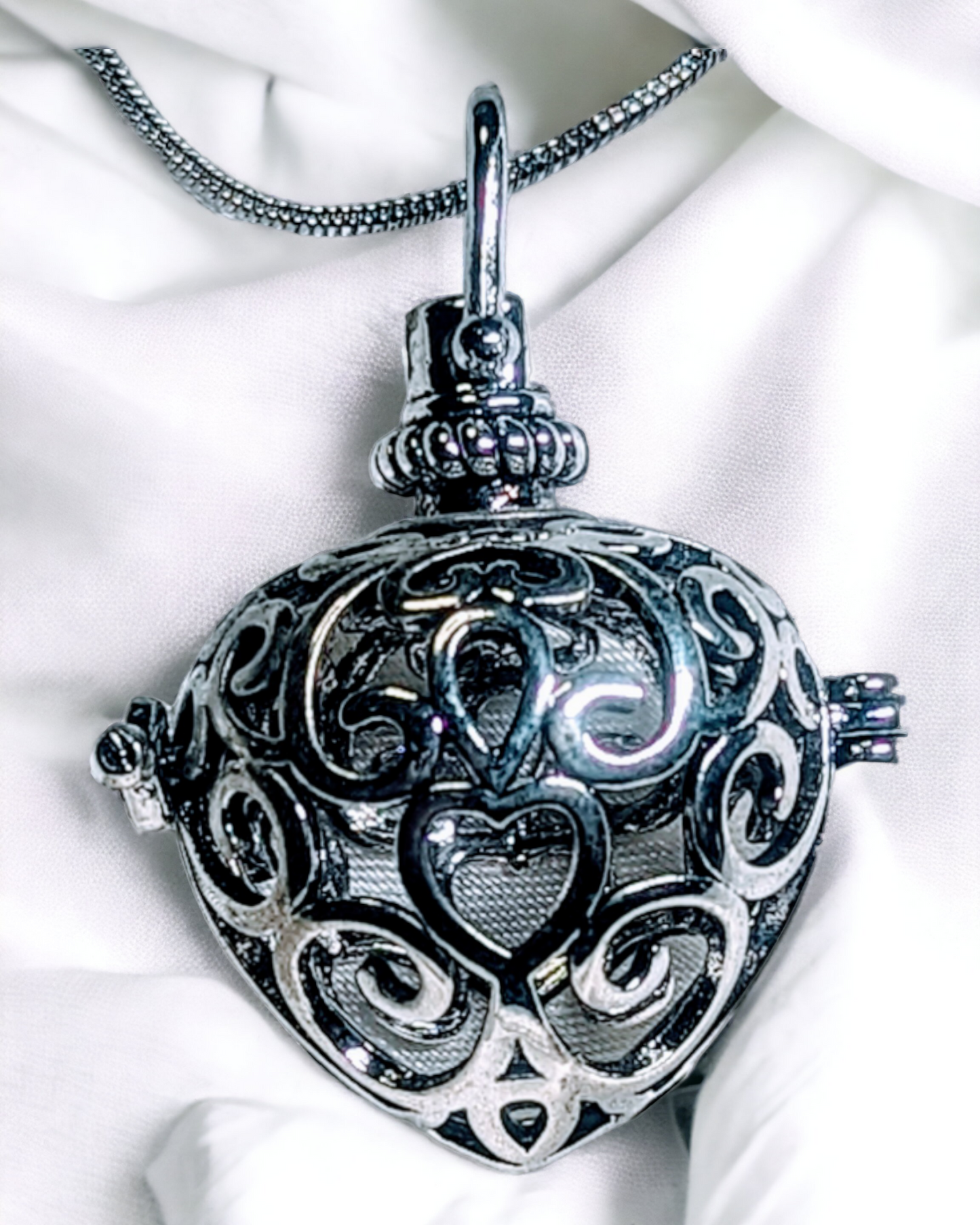 Edison_Pearl_Heart_Locket_/_Cage_pearlenvy