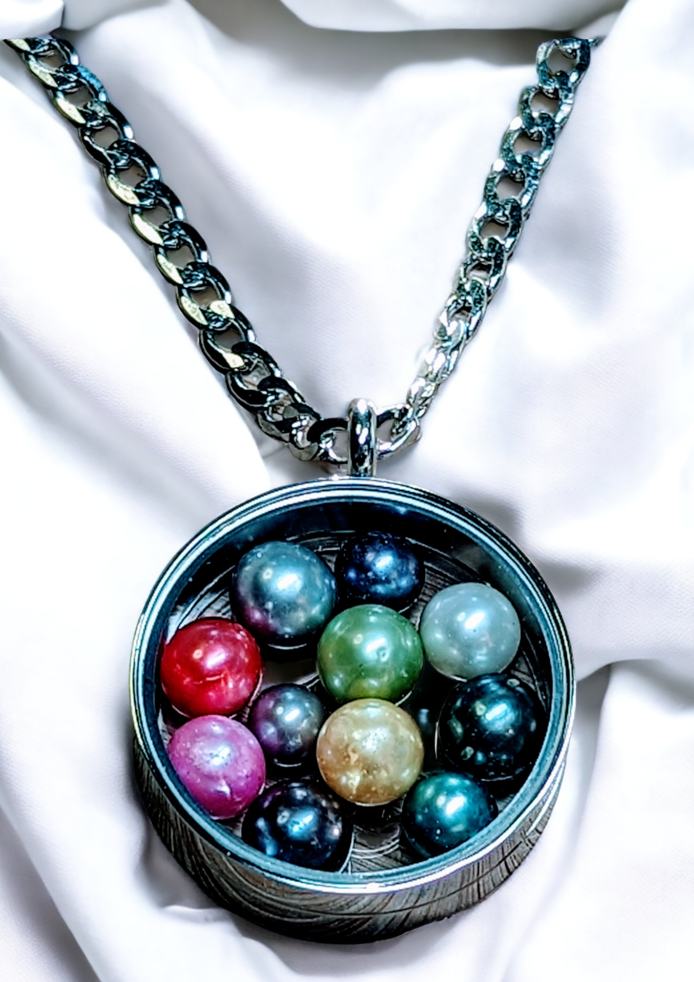 Floating_Round_Locket_pearlenvy