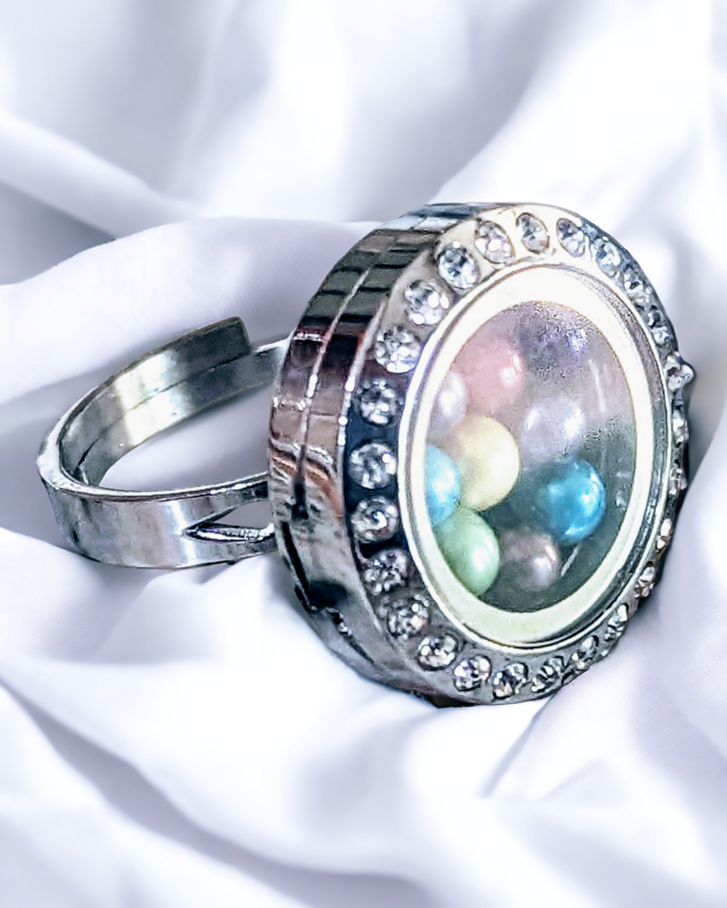 Envy_Floating_Locket_Ring_pearlenvy