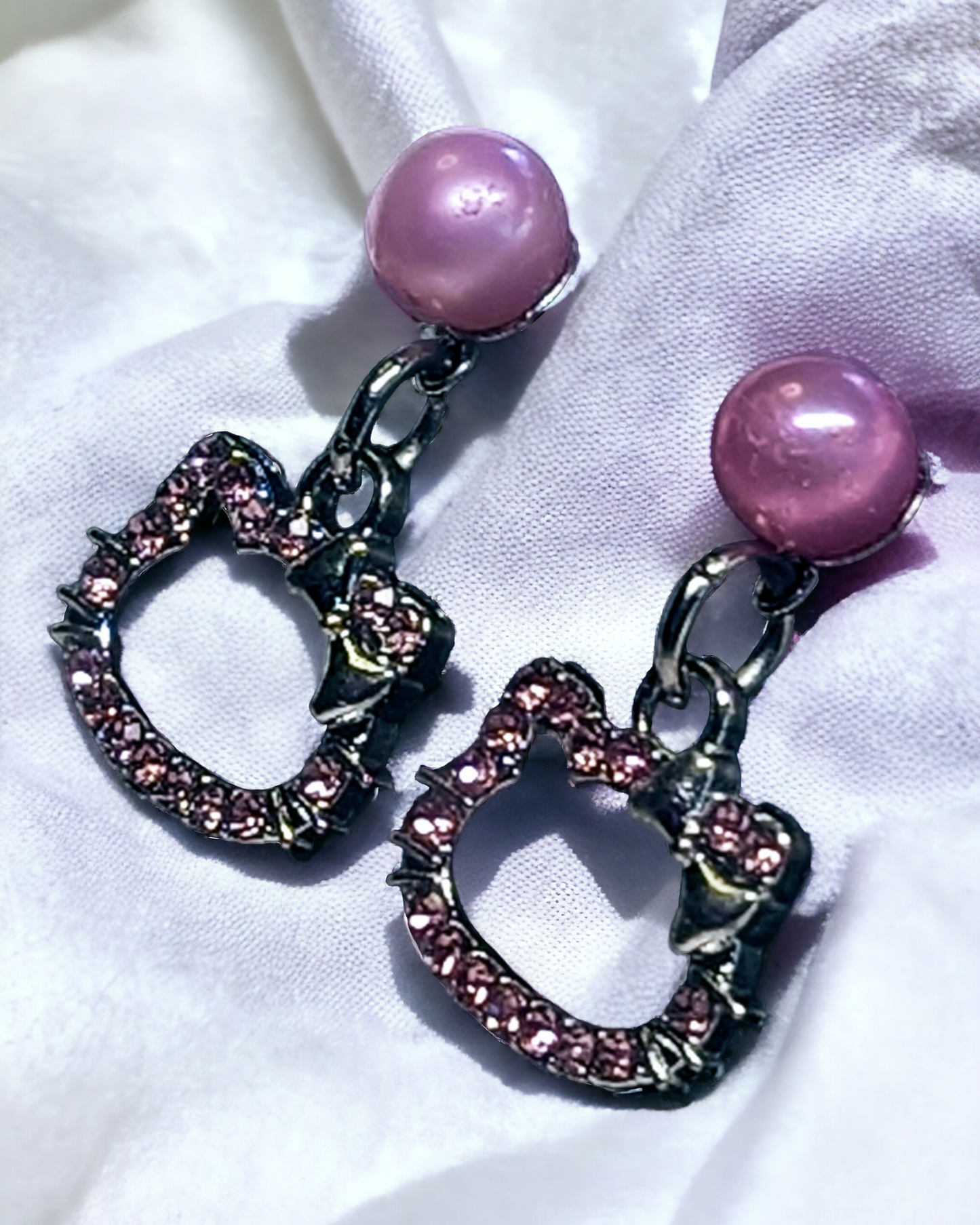 Pink_Pearl_Hello_Kitty_Earrings_PearlEnvy