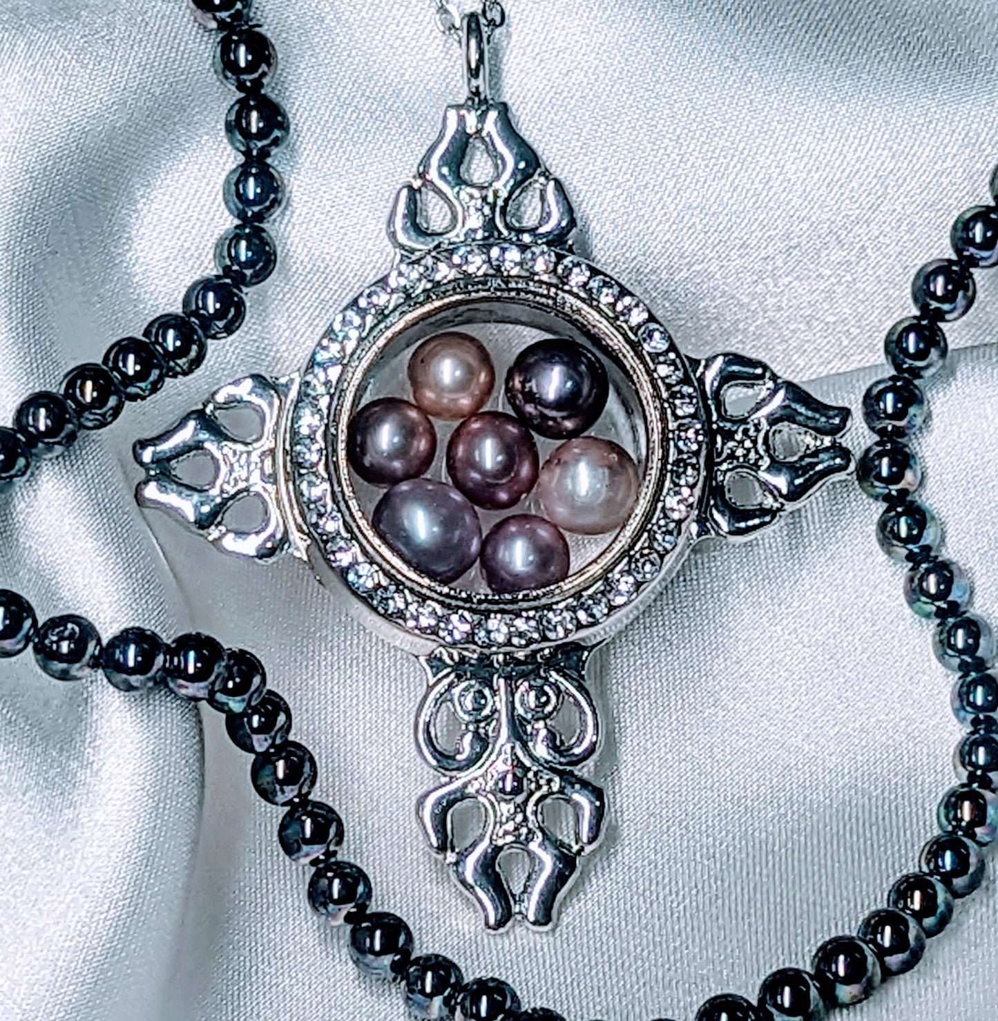 Flaming_Cross_Locket_pearlenvy