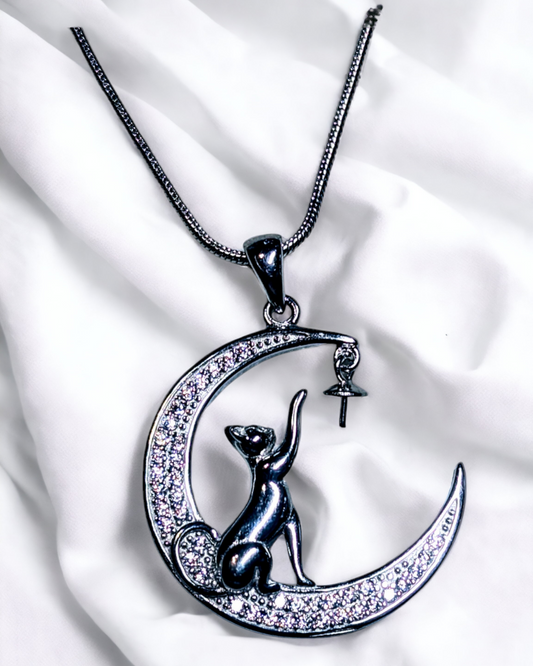 Silver_Cat_On_The_Moon_Necklace_pearlenvy