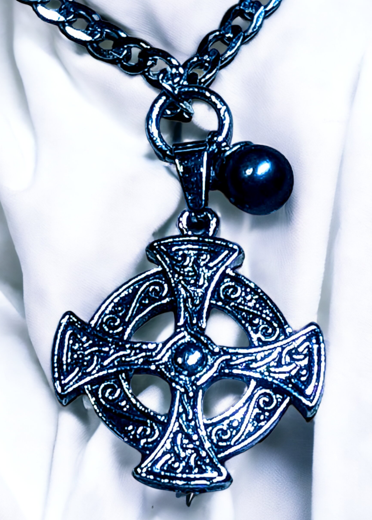 Iron_Cross_Necklace_pearlenvy